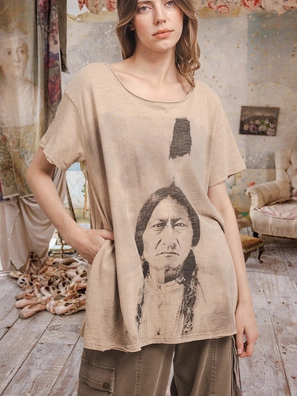Blue Velvet Relaxed Beige Graphic Tee - Native Portrait Print | Size: M